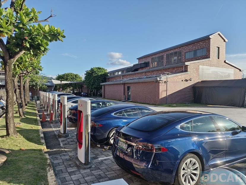 以分計費和尖離峰費率機制同步施行,最新全台特斯拉超充站費率資訊懶人包!-1 以分計費和尖離峰費率機制同步施行,最新全台特斯拉超充站費率資訊懶人包!-1